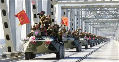 En 1980, si les États-Unis consacraient 8% du PIB à l'armement, quel était le taux en Union soviétique ?