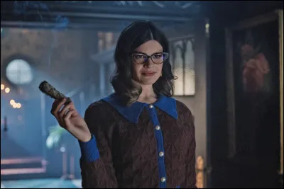 Qui est ce personnage et qui est-elle par rapport à Cheryl ?