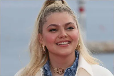 Comment Louane se prénomme-t-elle ?