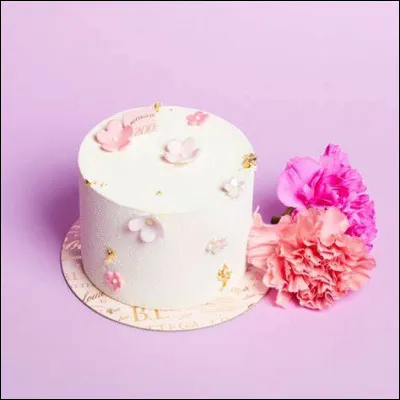 Quelle valeur doit avoir le cadeau offert à cette occasion, par rapport à celui reçu un mois auparavant ?