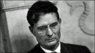 Quel est cet homme politique, décédé en janvier 1982, idéologue, principal artisan du remplacement de de Khrouchtchev et du remplacement de celui-ci par Léonid Brejnev en 1964, chargé de l'idéologie du parti, qui a ensuite été le mentor de Iouri Andropov et de Mikhaïl Gorbatchev ?