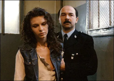 Quel gardien de la paix Gégard Jugnot incarne-t-il dans le premier long-métrage qu'il réalise en 1984  ?