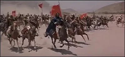 Dans le film "Lawrence d'Arabie" on reconstitua des décors en Espagne et au Maroc. Dans cette scène, 2000 cavaliers de l'armée marocaine furent prêtés pour reconstituer la prise d'une ville. Laquelle ?