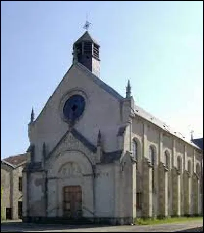Nous terminons notre balade à Zainvillers, devant l'église Sainte-Cécile. Ancienne commune rattachée à Vagney, elle se situe dans le département ...