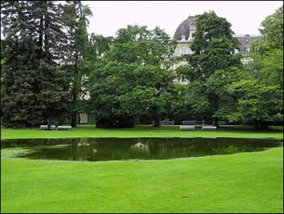 De quel atome le vert-de-gris est-il un produit de corrosion ?