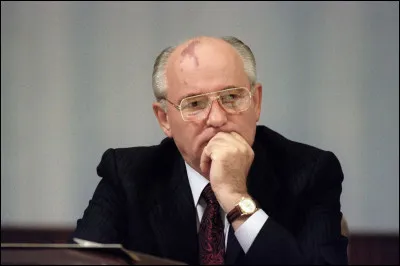 En quelle année Gorbatchev reçoit-il le prix Nobel de la paix ?