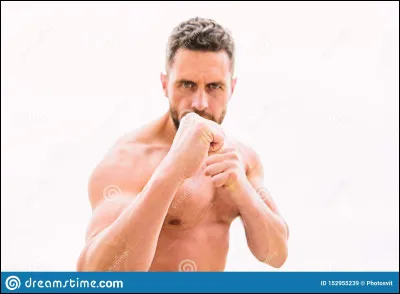 Je suis le seul qui pourra vous aider en attaque comme en défense. Que suis-je ?