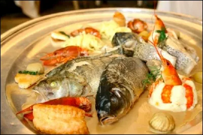 Les noms ''poche'', ''pôche'' ou ''pauche'' signifient ''pêche''. Quel plat traditionnel de Bourgogne et de Franche Comté est dérivé des ces mots ?