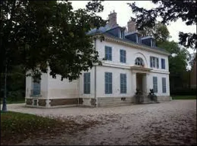 Commune francilienne, dans l'arrondissement de Melun, Seine-Port se situe ...