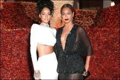 Est l'interprète de la chanson "Halo" :