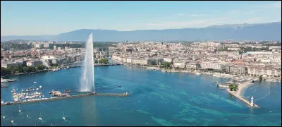 Est né à Genève :