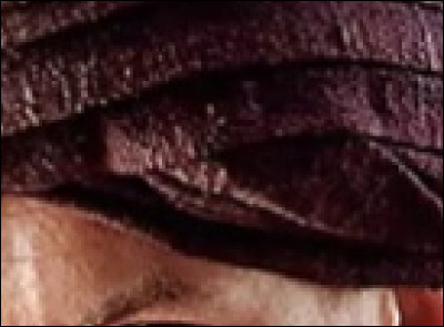 A qui appartient cette chose violette ?