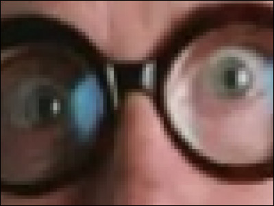 À qui appartiennent ces grosses lunettes et ces gros yeux globuleux ?