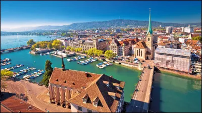 Malheureusement pour moi, la professeure me pose une deuxième question à laquelle je nai pas la réponse non plus. Il faut donc que vous me disiez de quel pays la mauvaise réponse à la question précédente est la capitale ?