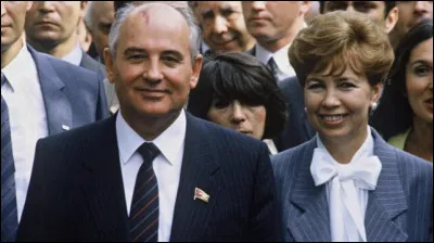 Gorbatchev a été applaudi en Allemagne mais, pourtant, il n'est allé ni en RDA ni en RFA :