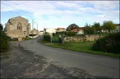 Village de l'arrondissement de Saint-Jean-d'Angély, Saint-Loup ne se situe pas ...