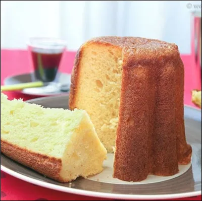 Véritable spécialité régionale, le gâteau battu se distingue des autres gâteaux briochés par sa présentation atypique en forme de toque. Quelle est la particularité de ce dessert emblématique du Vimeu ?