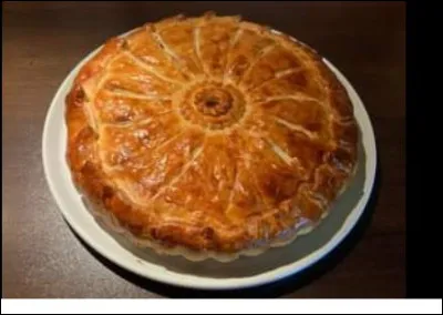 Composée de pommes de terre, de beurre, d'oignons, de lardons et de crème fraîche, cette préparation se dépose sur une pâte brisée en deux couches successives. Le tout est recouvert d'une nouvelle pâte que l'on soude à la première. 
Deux heures de cuisson pour cette tourte régionale que l'on appelle...