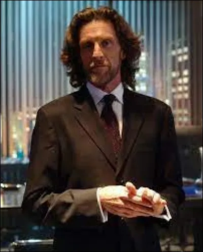 Qu'arrive-t-il à Lionel Luthor après avoir survécu à la catastrophe naturelle ?