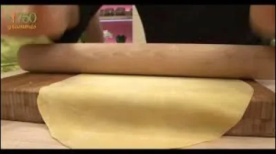 Comment poser une pâte étalée au rouleau dans un plat à tarte sans la briser ?