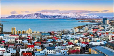 Quelle est cette capitale située sur le cercle polaire et considérée comme la plus verte du monde ?