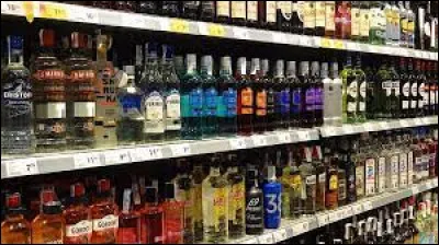 Quel âge faut-il avoir au minimum pour acheter de l'alcool dans un magasin ?
