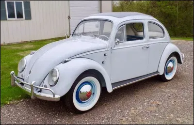 - « Mon feu arrière de Coccinelle, vous l'avez, M. Gaudin ? 
- Allez, je vous donne le mien ! »