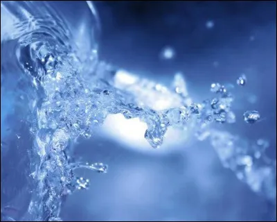 Lequel de ces radicaux n'est pas produit lors de la radiolyse de l'eau ?