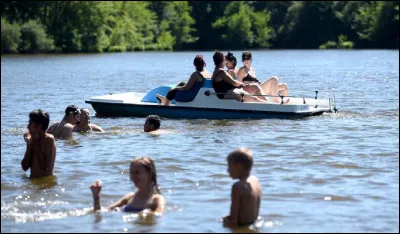 Dans quel département la base de loisirs de Robinson est-elle située, sachant que le numéro du département est le 18 ?