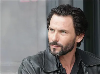 Robinson Stévenin est un acteur connu, de quel comédien en photo est-il le demi-frère ?