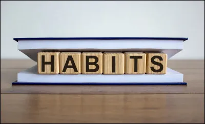 Quand tu rentres, tu pr&eacute;pares tes habits pour le coll&egrave;ge le lendemain. Quels habits feront le mieux l'affaire (gar&ccedil;ons) ?