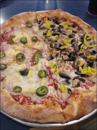 Comment la Regina est-elle parfois appelée dans les restaurants français ?