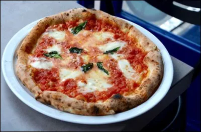 Lequel de ces termes désigne la pizza à pâte épaisse ?