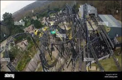 Cette attraction possède une hauteur de chute de 30 mètres, un parcours de 2,45 minutes sur une longueur de 1170 mètres, ainsi qu'une accélération maximale de...