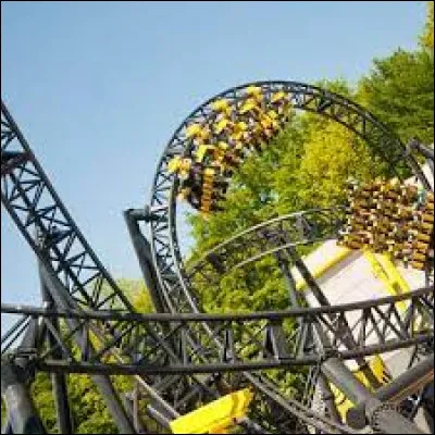 Par contre, quelque chose d'important à avoir pour pouvoir faire cette attraction, c'est la taille ! Pour pouvoir y monter, il faut faire...