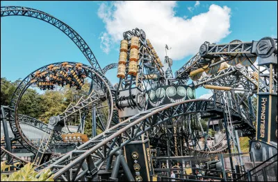 Dans quelle zone du parc cette attraction se situe-t-elle ?