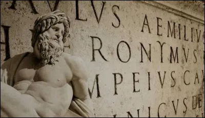 Lequel de ces livres sacrés est écrit en latin au Moyen Âge ?