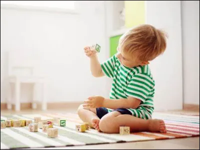 Lequel de ces noms désigne l'échelle de développement psychomoteur spécifique à la petite enfance, utilisée pour le diagnostic ?