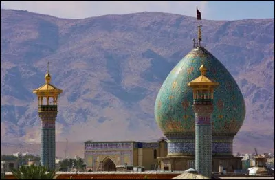 Quelle mer borde ce pays par le nord ?