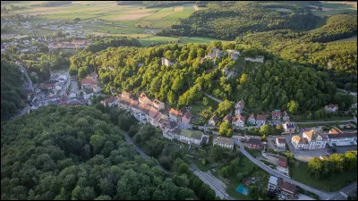 Avec sa superficie de 3 525 km&sup2;, c'est l'un des plus petits ; il est n&eacute;anmoins fortement peupl&eacute; avec 767 000 habitants :