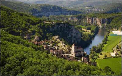 Ce d&eacute;partement de 174 000 habitants est l'un des rares &agrave; ne poss&eacute;der que deux centres urbains de plus de 5 000 habitants :