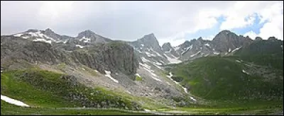 Comment s'appelle le point culminant de l'Albanie et de la Macédoine du Nord ?