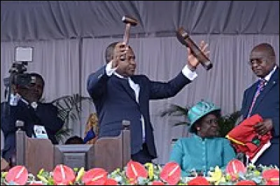 Avec 2 436 mètres d'altitude, le mont Binga est la plus haute montagne...