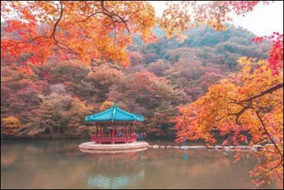 Lequel de ces hommes politiques a mis en place l'idéologie de l'Ilminisme ?