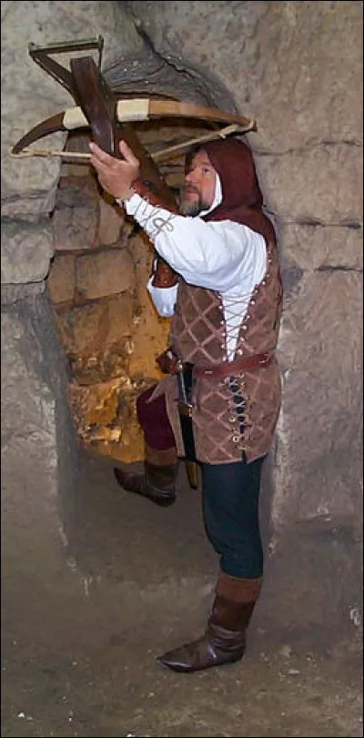 L'arbal&egrave;te > L'arme m&eacute;di&eacute;vale typique aurait-elle quelque chose &agrave; voir dans l'expression "se tenir &agrave; carreau" ?