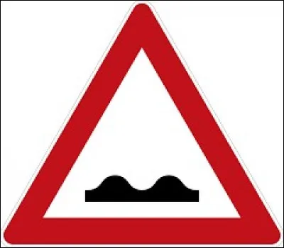 Que signifie ce panneau triangulaire ?