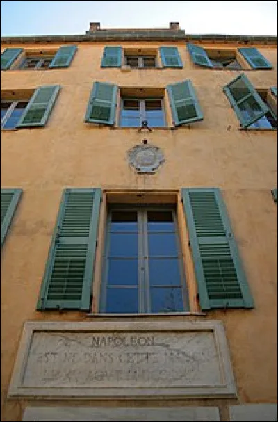 Qui a dit : "En politique, l'absurdit&eacute; n'est jamais un obstacle" ?