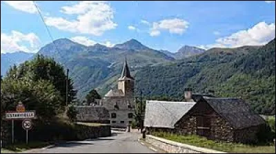 Petit village Bigourdan de 39 habitants, dans la pays d'Aure, Estarvielle se situe ...
