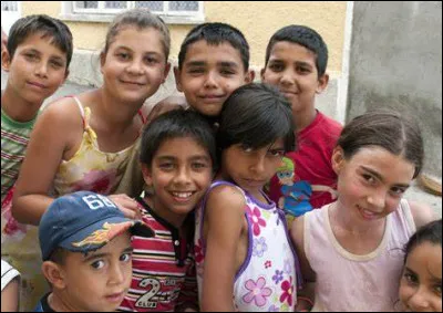 En quelle année le tout premier Congrès international des Roms a-t-il eu lieu ?