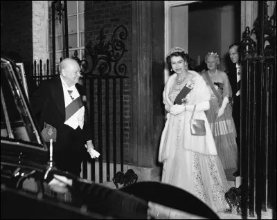 Combien de premiers ministres la reine Élisabeth II a-t-elle connus ?